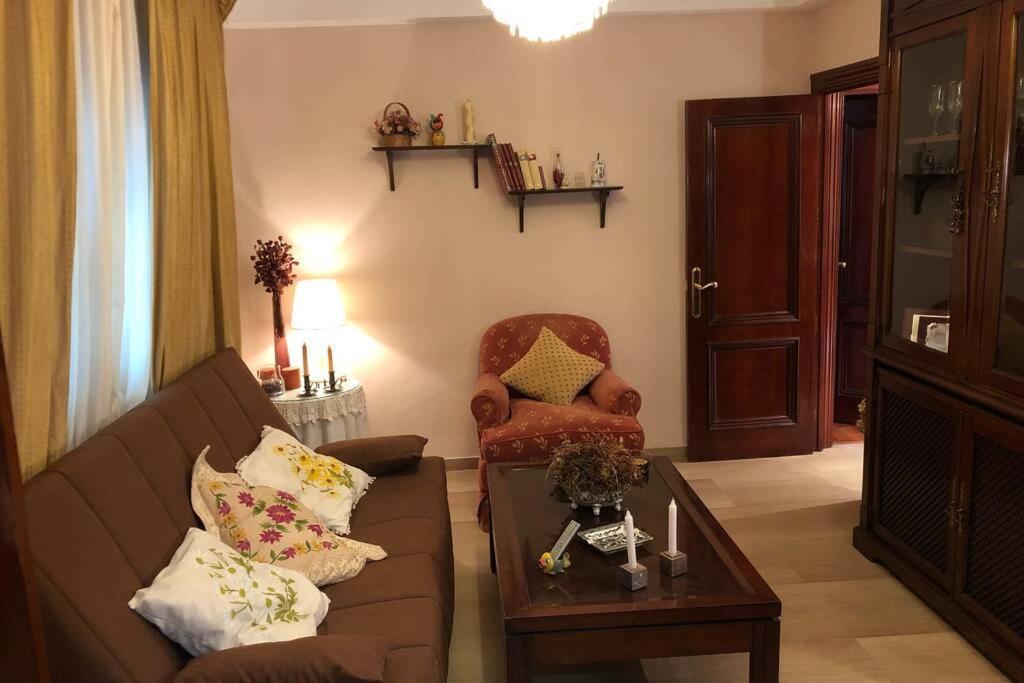 Casa En Granada Con Hermoso Jardin, Parking Calle ภายนอก รูปภาพ